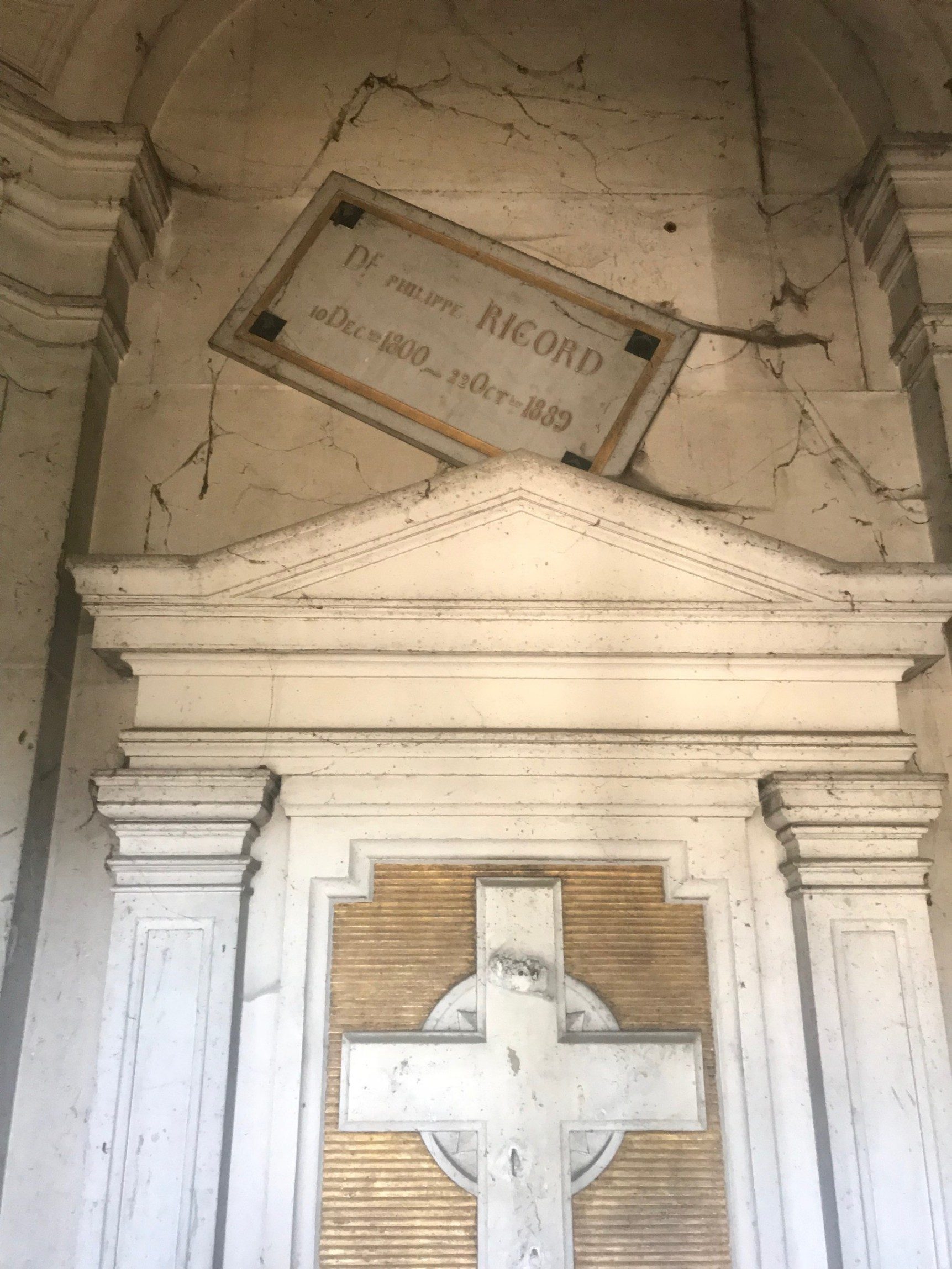 Philippe Ricord's tomb, Paris 5.JPG